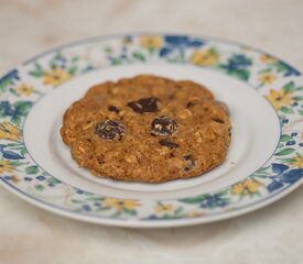 Low Fat and Low Calorie Oatmeal Chocolate Chip Cookies