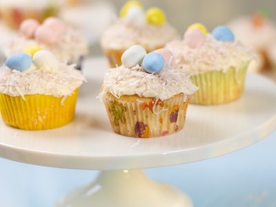 Easter Yogurt Lemon Cupcakes with Lemon Cream Cheese Frosting