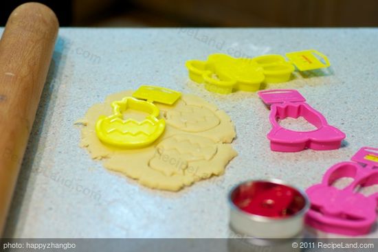 Keep cutting the cookies until use up almost all the dough
