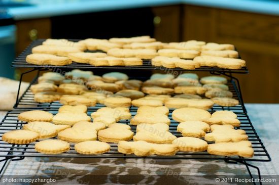 Let these cute little cookies cool completely on the wire racks