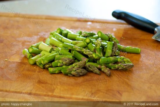 Prepare the asparagus