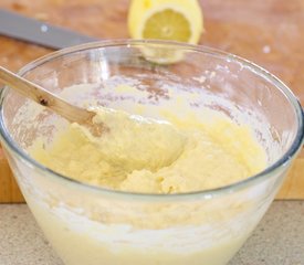 Moist Yogurt Lemon Cupcakes