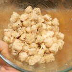 Gently toss bread cubes with oil, pepper and salt in a medium bowl until well combined.