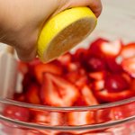 Squeeze 1 tablespoon of lemon juice into the beautifully sliced strawberries and rhubarb...
