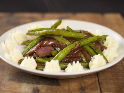 Balsamic Red Onions with Glazed Green Beans