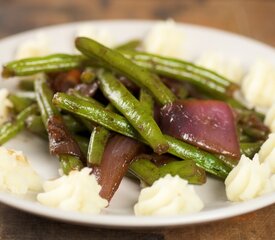 Balsamic Red Onions with Glazed Green Beans