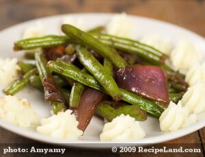 Balsamic Red Onions with Glazed Green Beans
