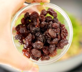 Indian Cilantro Rice with Cashew Nuts and Raisins 