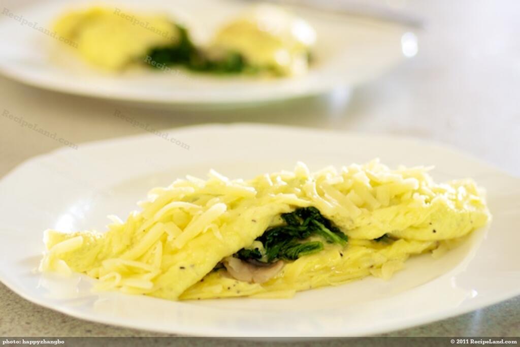 Mushroom, Spinach And Cheese Omelette Recipe