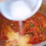Mix the cornstarch with 2 teaspoons of water and pour into the tomatoes...