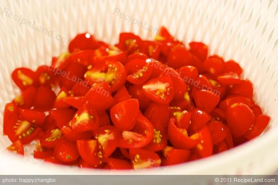 after 30 to 1 hour, transfer the cherry tomatoes in a salad spinner...