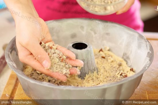 sprinkle evenly with the reserved coffee and nuts streusel filling...