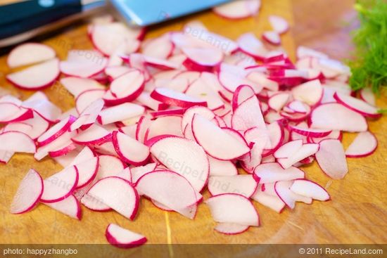 then half and thinly slice the radishes...