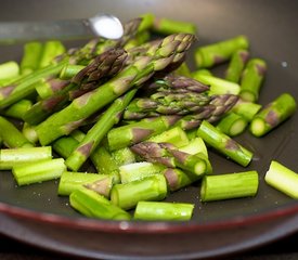 Refreshing Asparagus and Mixed Baby Greens Salad 