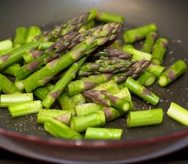 Refreshing Asparagus and Mixed Baby Greens Salad 