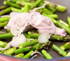 Seared Asparagus, Roasted Bell Pepper and Spinach Salad with Goat Cheese