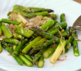 Seared Asparagus, Roasted Bell Pepper and Spinach Salad with Goat Cheese