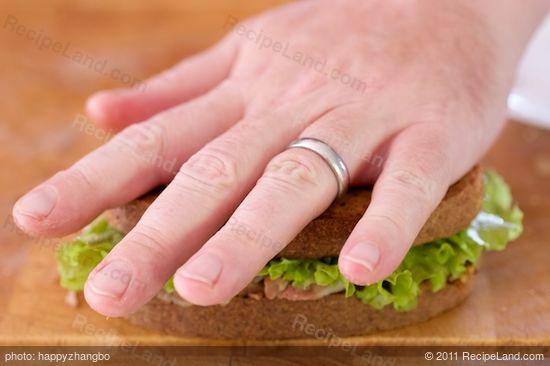 Press the sandwich with your palm slightly.