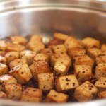 Here the tofu cubes are beautifully browned, place on a plate and set aside.