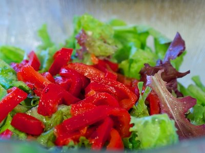 Roasted Bell Pepper, Crouton and Mixed Green Salad