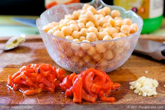 Rinse the chickpeas, drain well;