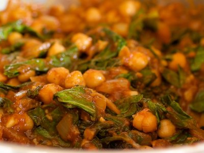 Skillet Kale, Chickpeas and Tomatoes