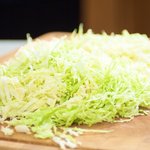 In a food processor, thinly slice the cabbage with a 4mm slicing dish or by hand. 