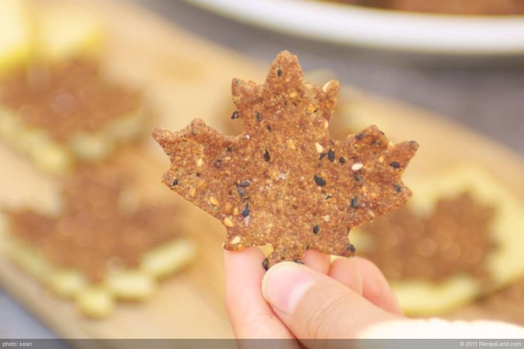 Canadiens Maple Leafs Crackers (Canada Day) recipe