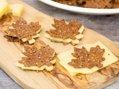 Canadiens Maple Leafs Crackers (Canada Day)