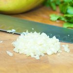 Then mince the garlic finely.
