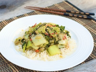 Sichuan Stir-Fried Bok Choy with Red Chilis 