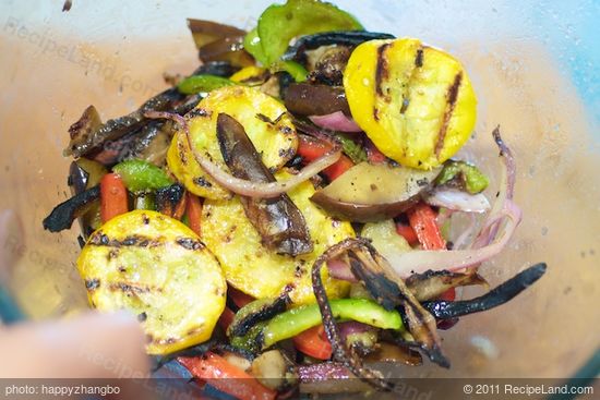 Place the big vegetable chunks, pieces or slices on the grill directly.