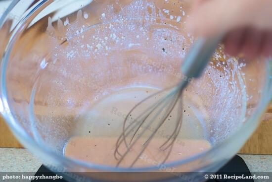 Add the vinegar, lemon juice, mustard, honey, salt and pepper in a large bowl, whisk until well blended. 