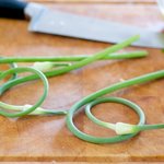 Just want to show you how the garlic scape looks like exactly!