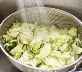 Quick Zucchini Party Pickles