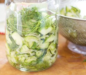 Quick Zucchini Party Pickles