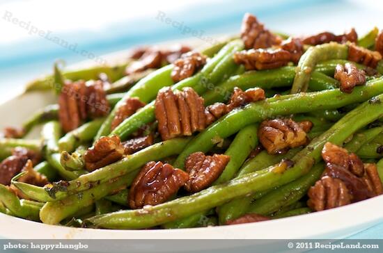 A quick, easy and delicious skillet green beans with butter-maple pecans!