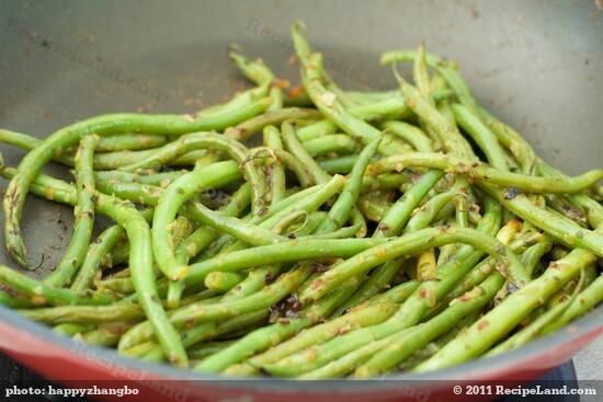 Skillet Green Beans with Toasted Butter-Maple Pecans Recipe