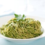 Place the pesto pasta on the plate and enjoy it!
