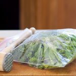 Meanwhile put the arugula and parsley into a zip-lock bag.