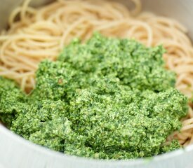 Arugula, Parsley and Ricotta Pesto with Pasta