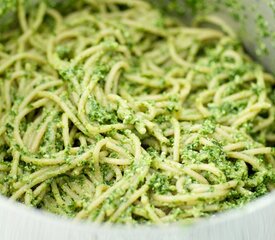 Arugula, Parsley and Ricotta Pesto with Pasta