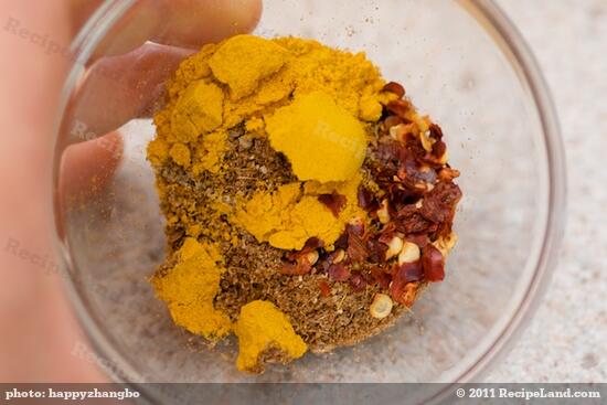 Add all the spices into a small bowl.