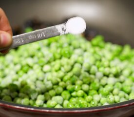 Skillet Peas with Mushroom and Thyme