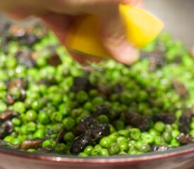 Skillet Peas with Mushroom and Thyme