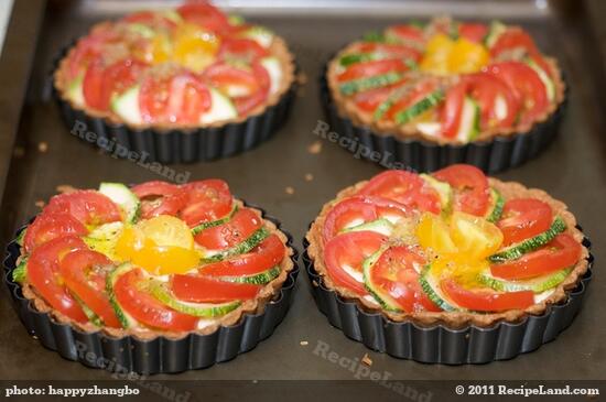 Top with sliced cherry tomatoes and zucchinis as picture shows. 