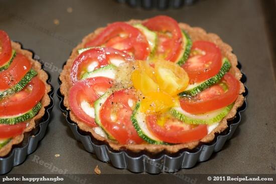 Spoon the garlic-olive oil mixture over the tomatos and zucchinis. 