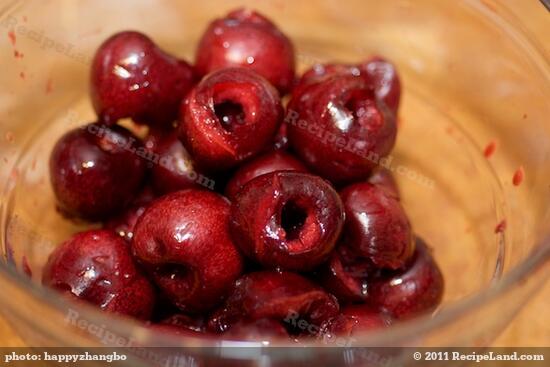 All the cherries are well pitted, and all the juice is kept in the bowl.