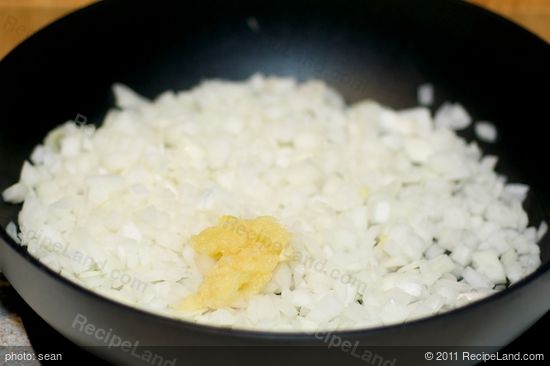 Heat the oil in a medium nonstick skillet over medium heat until hot.