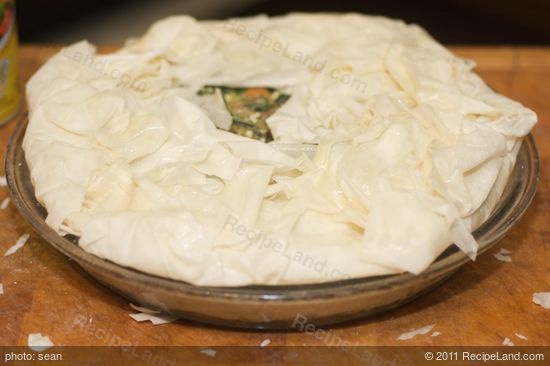 Fold all the overhanging phyllo sheets in over the filling, and try to arrange them evenly. 